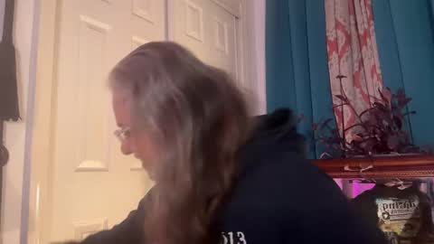 Tori online show from 12/03/25, 12:40