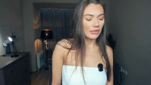 Snapshot of deidreluer chatting on 05/10/26, 07:24 Laura online show from 05/10/26, 07:24