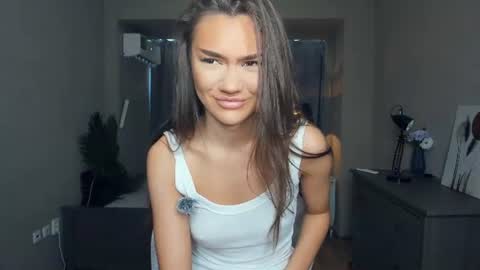 Laura online show from 06/22/26, 08:11