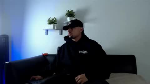 Snapshot of deivy_gram chatting on 12/23/25, 02:53 DEIVY online show from 12/23/25, 02:53
