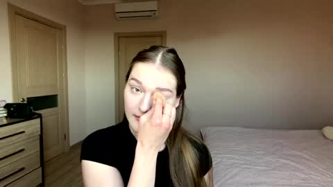 Mila online show from 05/04/26, 02:35
