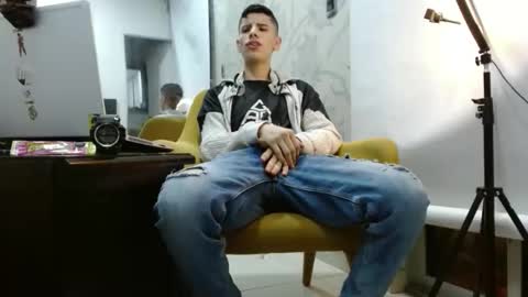 delglo online show from 10/05/25, 03:27