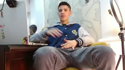 delglo online show from 10/10/25, 05:45