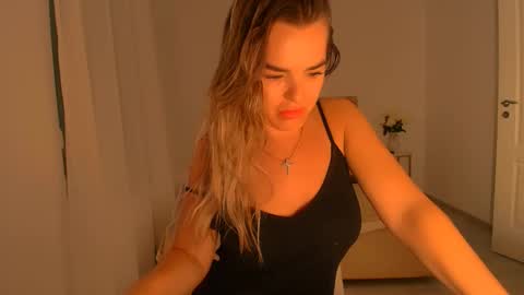 Snapshot of deliadelicious chatting on 09/10/25, 08:25 deliadelicious online show from 09/10/25, 08:25