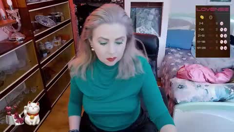 Delicacat online show from 11/14/25, 11:09