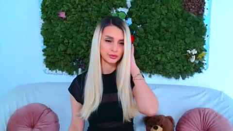 Snapshot of deliciaalove chatting on 11/17/25, 07:19 deliciaalove online show from 11/17/25, 07:19