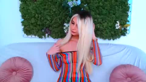 Snapshot of deliciaalove chatting on 11/28/25, 07:49 deliciaalove online show from 11/28/25, 07:49