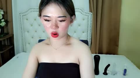 Snapshot of deliciously_sophie chatting on 06/07/26, 02:37 Sophie online show from 06/07/26, 02:37