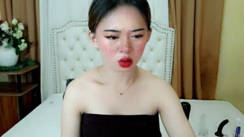 Snapshot of deliciously_sophie chatting on 06/13/26, 02:53 Sophie online show from 06/13/26, 02:53