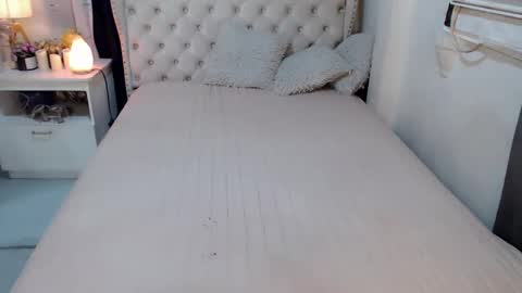 Snapshot of deliciousseika chatting on 12/13/24, 03:05 online show from 12/13/24, 03:05