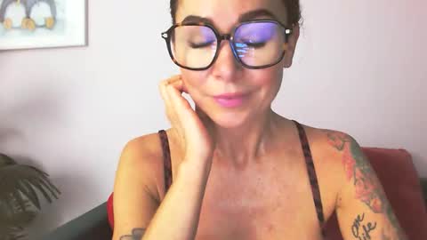 delilah_sweet online show from 10/17/25, 07:33