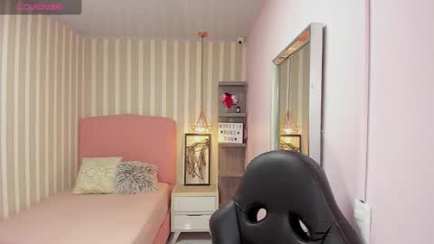 Snapshot of delilaquinn chatting on 12/01/25, 07:19 delilaquinn online show from 12/01/25, 07:19