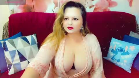 Snapshot of delinnia chatting on 07/04/26, 12:00 Margo online show from 07/04/26, 12:00