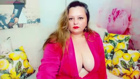 Snapshot of delinnia chatting on 07/10/26, 05:59 Margo online show from 07/10/26, 05:59