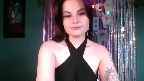 dellacrush_ online show from 02/05/25, 05:53