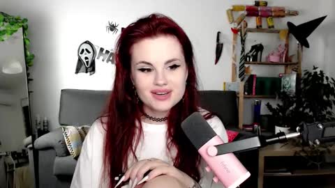 dellacrush_ online show from 10/22/25, 05:02