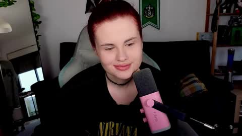 dellacrush_ online show from 11/14/25, 09:08