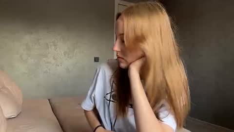 Mia online show from 07/06/26, 03:03
