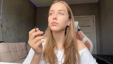 Mia online show from 07/07/26, 11:25
