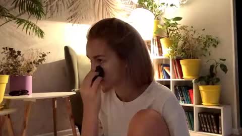 I am Lola hello world online show from 07/19/26, 01:20
