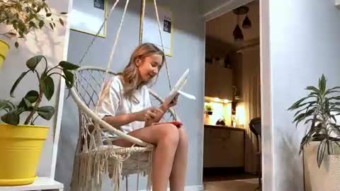 I am Lola hello world online show from 07/20/26, 05:48