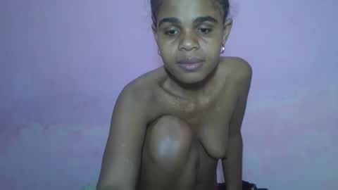 Snapshot of delphineee chatting on 05/01/26, 01:05 delphine online show from 05/01/26, 01:05