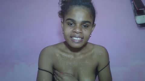 Snapshot of delphineee chatting on 05/18/26, 06:19 delphine online show from 05/18/26, 06:19