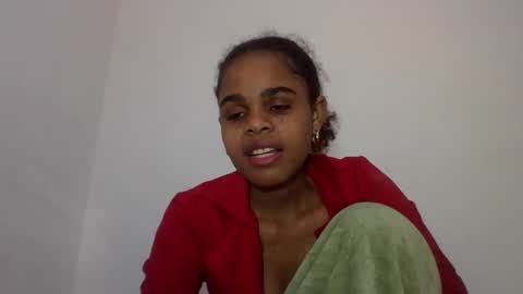 Snapshot of delphineee chatting on 06/08/26, 01:11 delphine online show from 06/08/26, 01:11