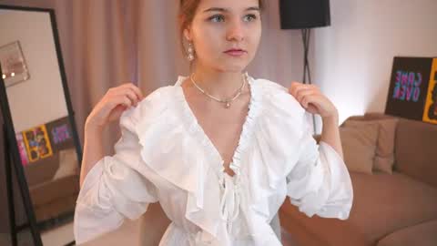 Hi my name is Sari nice to see you in my Room online show from 06/10/26, 04:12