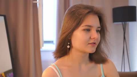 Hi my name is Sari nice to see you in my Room online show from 06/18/26, 04:13