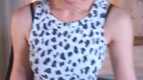 Hi my name is Sari nice to see you in my Room online show from 06/23/26, 05:16