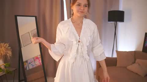 Hi my name is Sari nice to see you in my Room online show from 06/25/26, 05:12