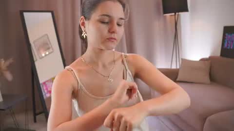 Hi my name is Sari nice to see you in my Room online show from 07/16/26, 04:07