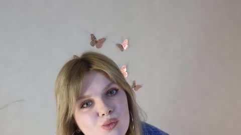 Maya  online show from 12/15/25, 07:40