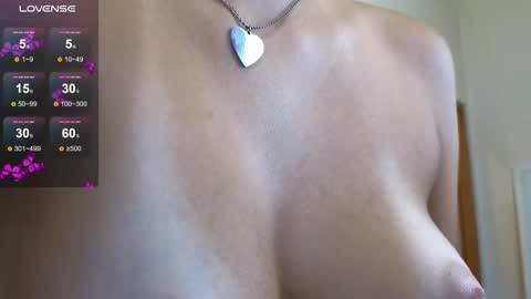 Snapshot of demi_loran chatting on 10/01/25, 08:42 DEMI online show from 10/01/25, 08:42