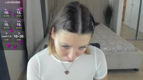 Snapshot of demi_loran chatting on 10/09/25, 03:43 DEMI online show from 10/09/25, 03:43