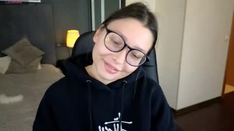 Snapshot of demi_loran chatting on 10/25/25, 05:59 DEMI online show from 10/25/25, 05:59