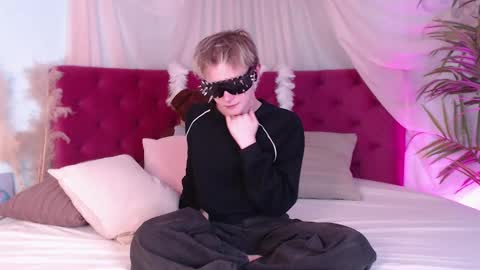 demianenglen online show from 10/03/25, 10:51