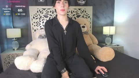 Snapshot of demon_foxx chatting on 06/05/26, 12:11 online show from 06/05/26, 12:11