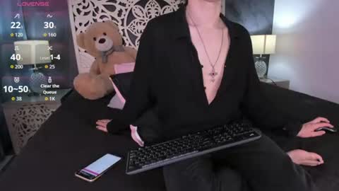 Snapshot of demon_foxx chatting on 06/11/26, 12:25 online show from 06/11/26, 12:25