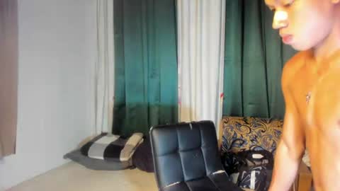 Snapshot of den_cummers chatting on 07/07/26, 01:37 den_cummers online show from 07/07/26, 01:37