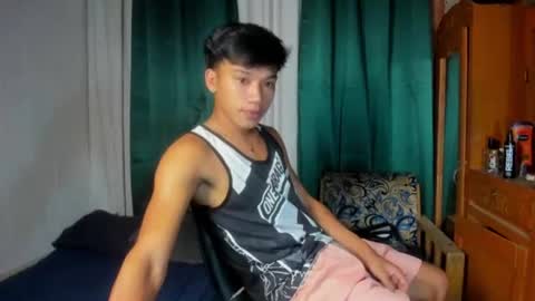 Snapshot of den_cummers chatting on 07/26/26, 02:57 den_cummers online show from 07/26/26, 02:57