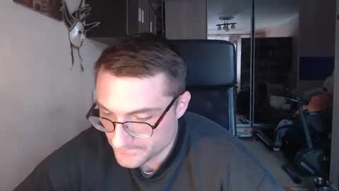 Snapshot of den_lover1 chatting on 12/09/24, 09:06 Den online show from 12/09/24, 09:06