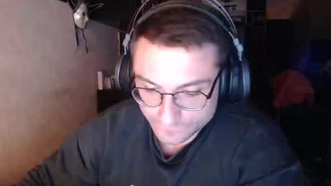 Snapshot of den_lover1 chatting on 12/09/24, 01:02 Den online show from 12/09/24, 01:02