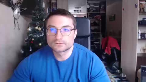 Snapshot of den_lover1 chatting on 12/23/24, 10:10 Den online show from 12/23/24, 10:10