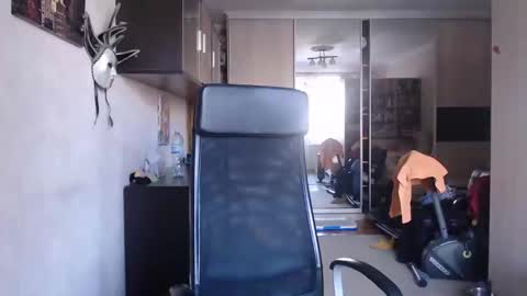 Snapshot of den_lover1 chatting on 02/25/25, 08:36 Den online show from 02/25/25, 08:36