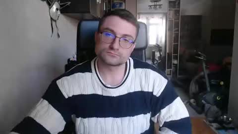 Snapshot of den_lover1 chatting on 02/27/25, 09:11 Den online show from 02/27/25, 09:11