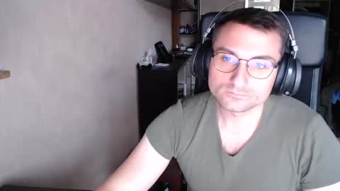 Snapshot of den_lover1 chatting on 10/22/25, 10:59 Den online show from 10/22/25, 10:59