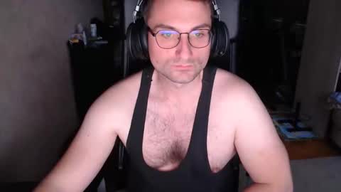 Snapshot of den_lover1 chatting on 10/28/25, 12:52 Den online show from 10/28/25, 12:52