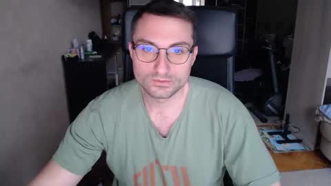 Snapshot of den_lover1 chatting on 10/29/25, 10:06 Den online show from 10/29/25, 10:06